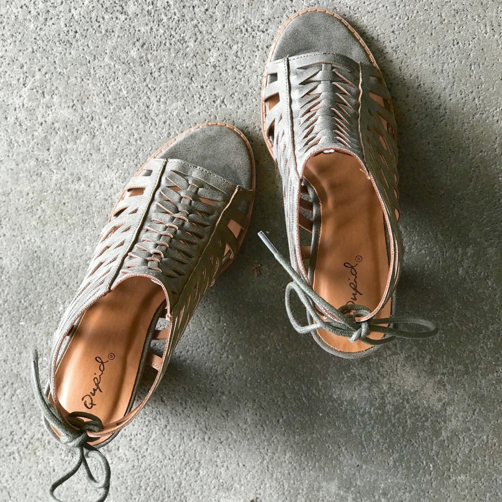 Qupid Georgia Distressed Khaki Stacked Wood Heel - Picture 3 of 8